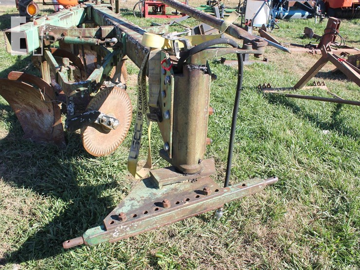 john-deere-3-bottom-plow-4122-image-3
