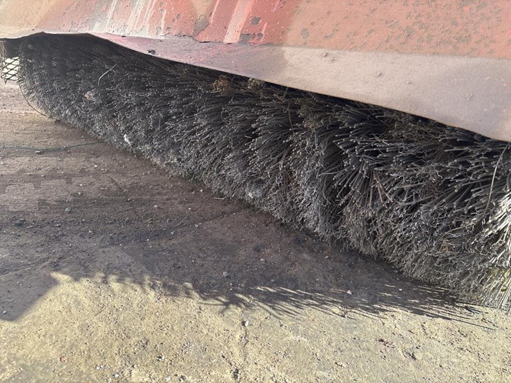 #3808-•-72"-ride-on-power-broom-image-15