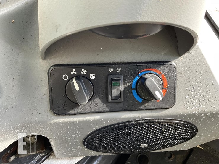 2020-bobcat-t630-image-16