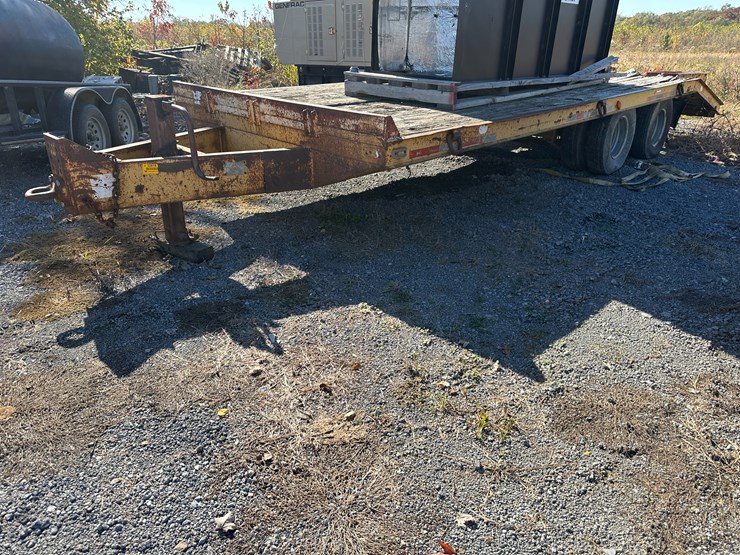 #32818-•-18'-t/a-pintle-hitch-equipment-trailer-image-1