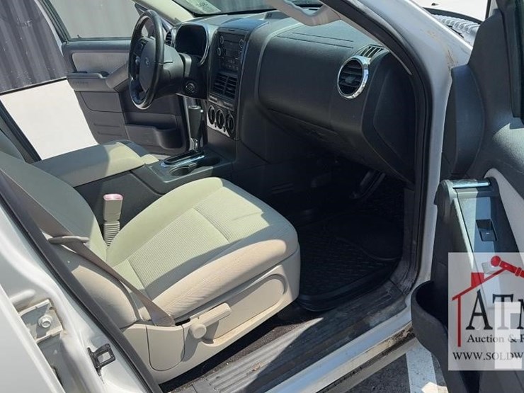 2008-ford-explorer-xlt-image-13