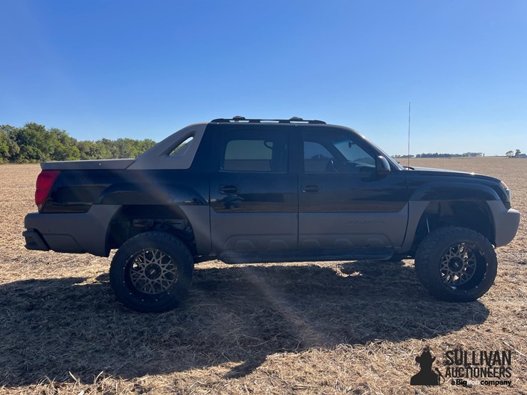 2002-chevrolet-avalanche-1500-image-4