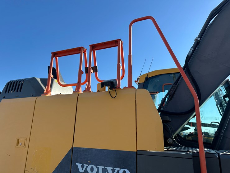 #32825-•-volvo-ec200e-crawler-excavator-image-55