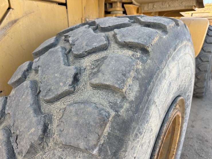 2002-deere-744h-image-42