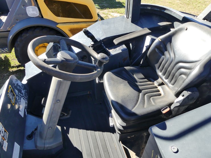 2021-deere-204l-image-17