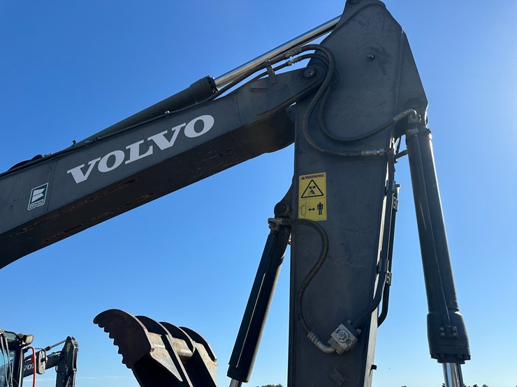 #32825-•-volvo-ec200e-crawler-excavator-image-50