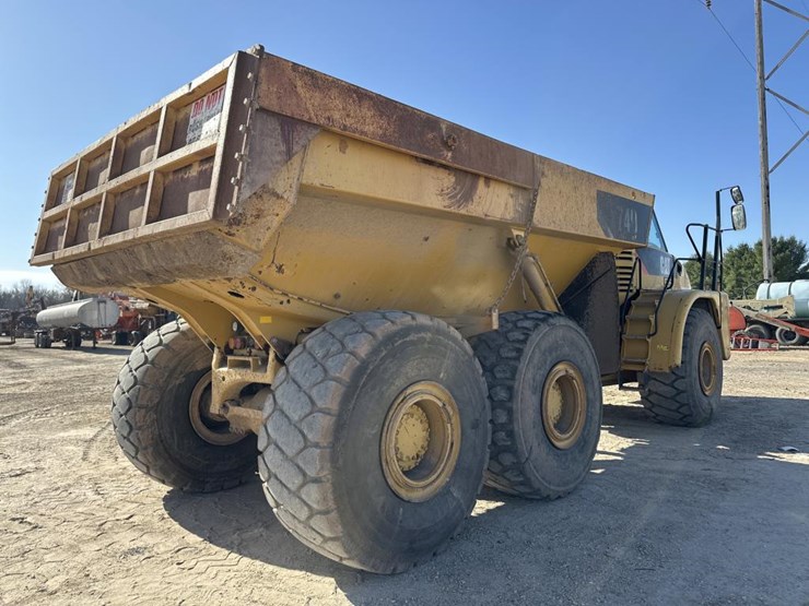 2010-caterpillar-740-image-5