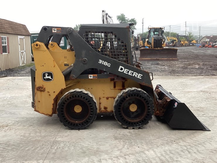 2019-deere-318g-image-5