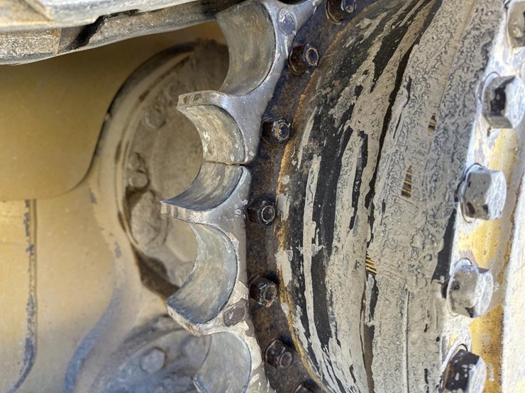 2012-caterpillar-d6t-image-40