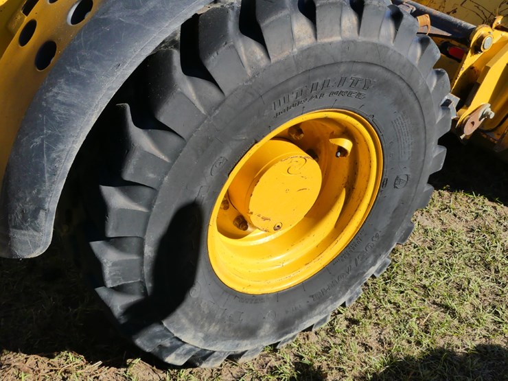 2021-deere-204l-image-6