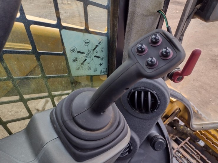 caterpillar-246d-image-10