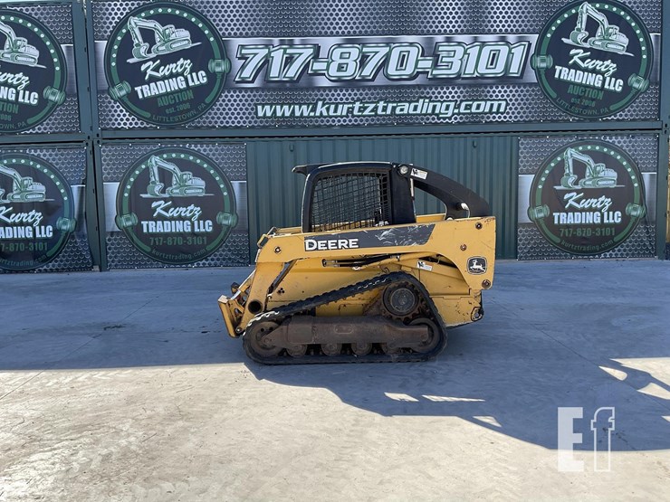 2006-deere-ct322-image-1