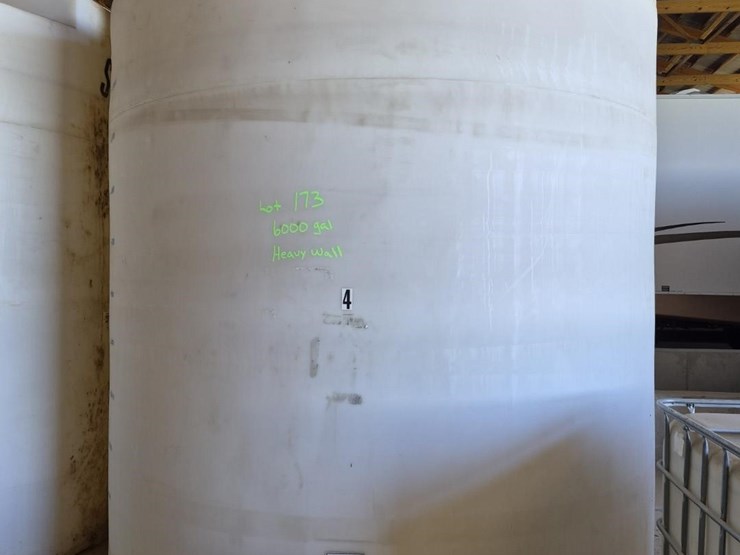 poly-tank-6000-gallon-image-1