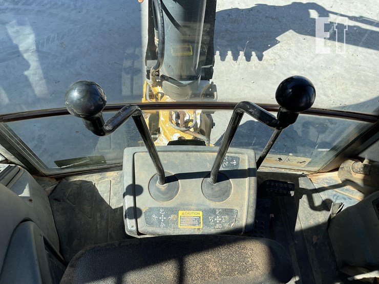 2010-deere-410j-image-18