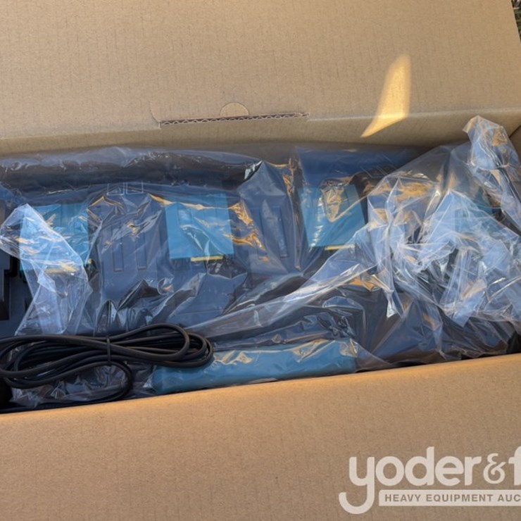 Makita 18 Volt 4 Bank Charger