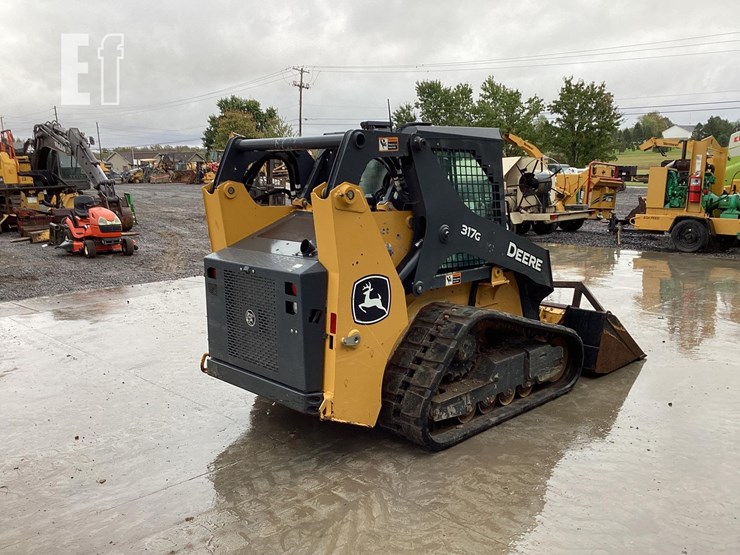 2020-deere-317g-image-4