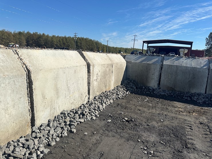 #32727-•-lot-of-(13)-~57"x80"-concrete-culvert-sectionss-image-25