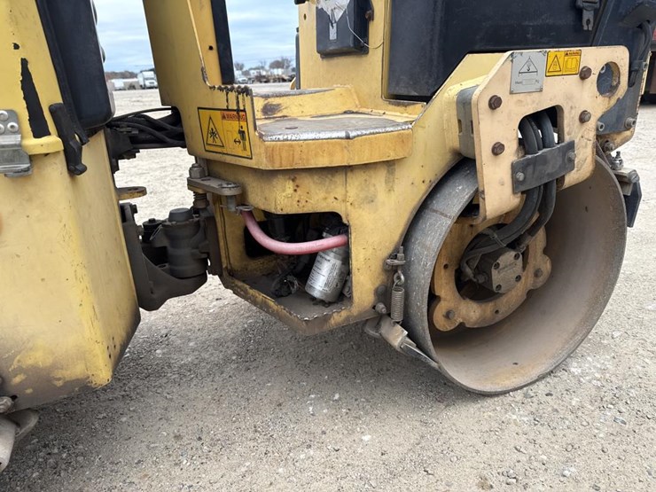 2009-dynapac-cc900-image-18