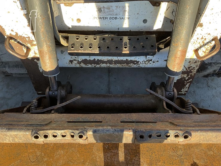 2005-bobcat-t300-image-10