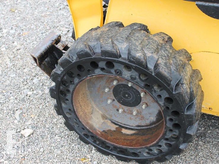 2019-gehl-r165-image-11