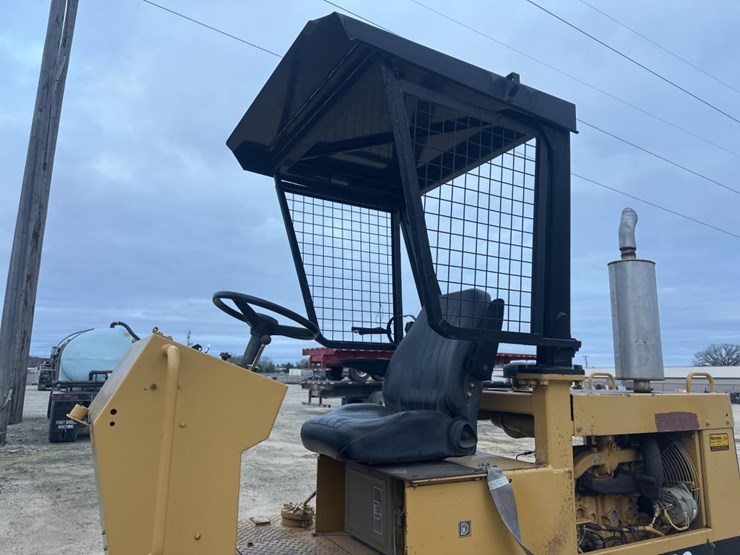 2017-caterpillar-cs-323-image-9