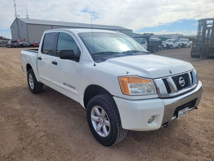 2013-nissan-titan-image-2