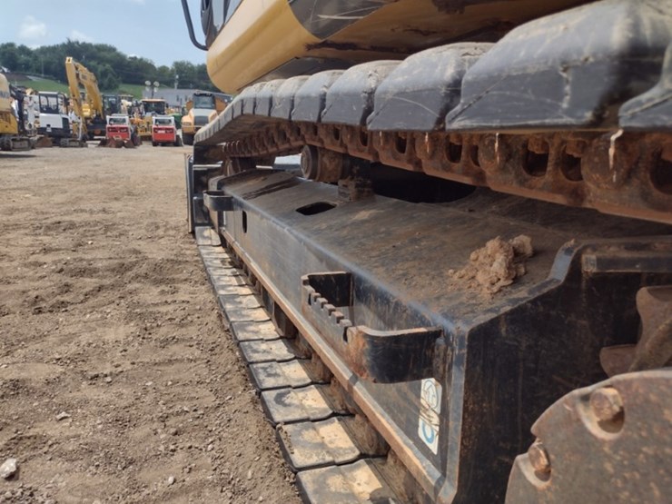 19-deere-135g-image-29