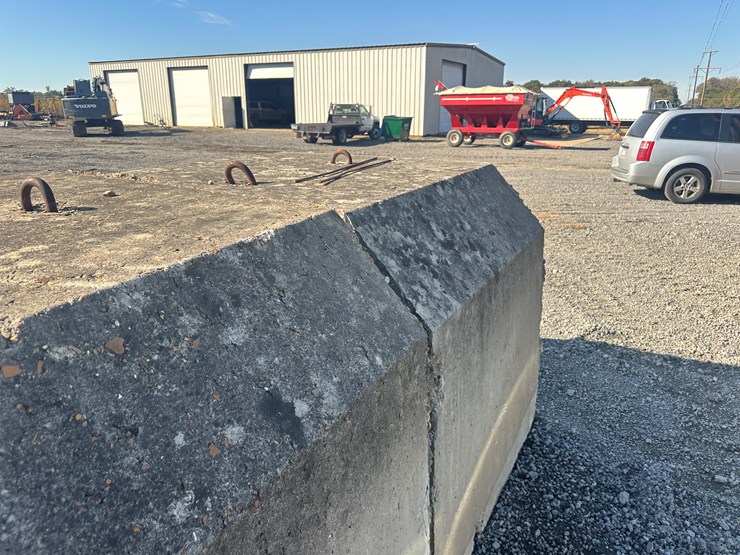 #32725-•-lot-of-(13)-~57"x80"-concrete-culvert-sections-image-7