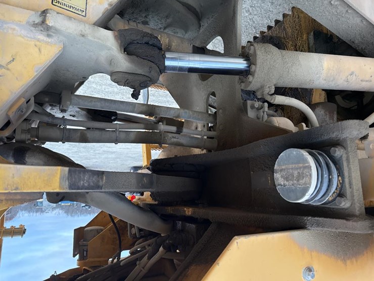 #1911-•-2004-volvo-220e-loader-image-23