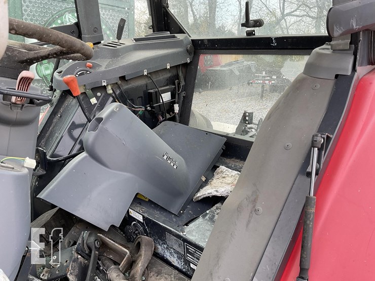 2022-massey-ferguson-4607m-image-13