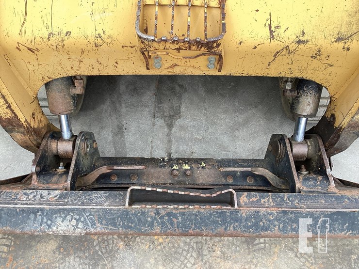 2004-caterpillar-277b-image-10