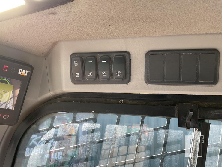 2020-caterpillar-259d3-image-17