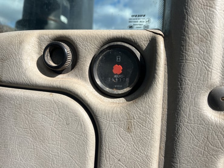 2010-volvo-l60f-image-14