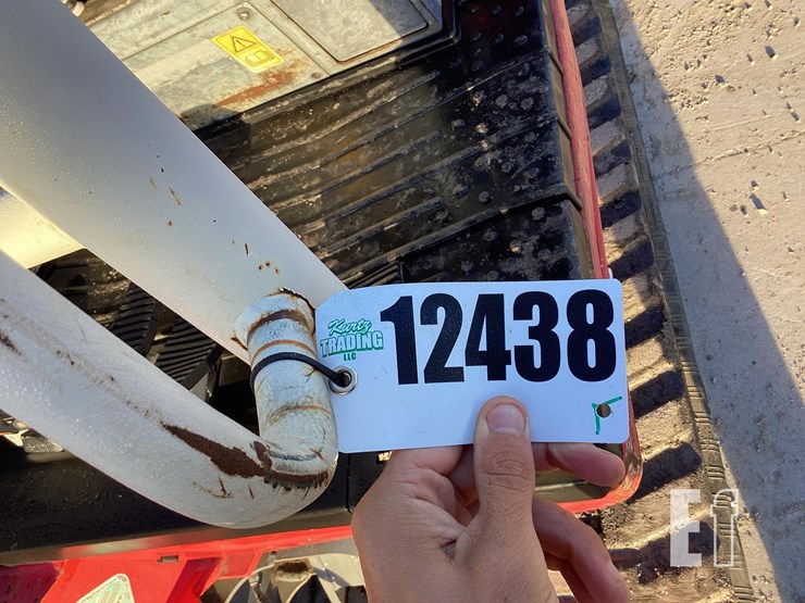 2016-takeuchi-tb240-image-21