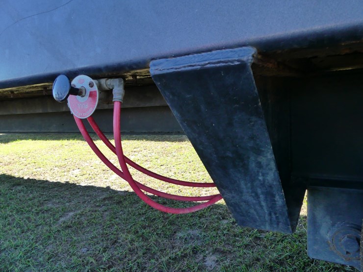 2015-goose-neck-cattle-trailer-image-11