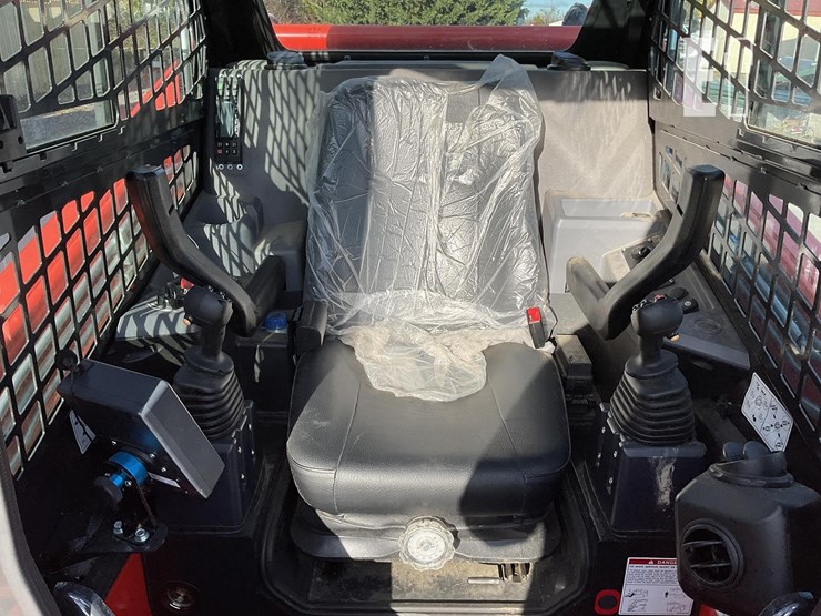 2025-kioti-tl750-image-14