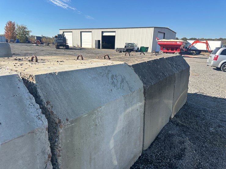 #32725-•-lot-of-(13)-~57"x80"-concrete-culvert-sections-image-5