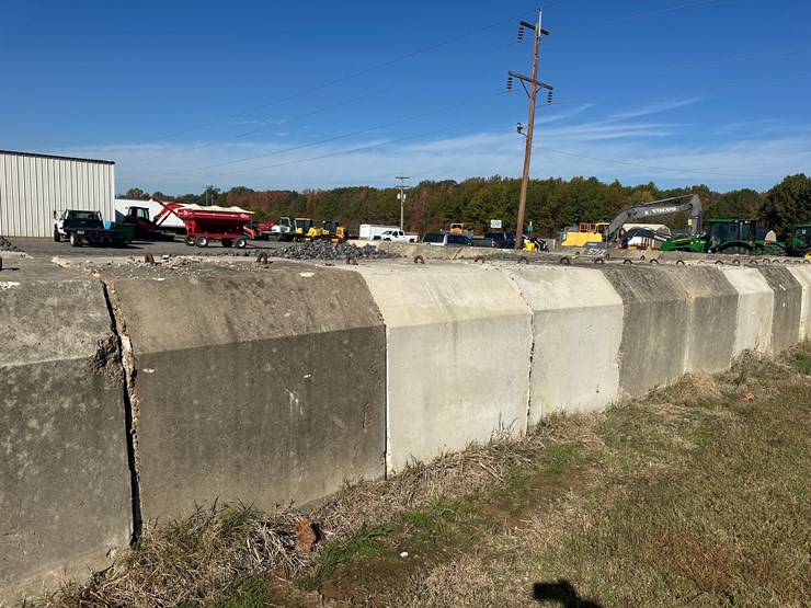 #32726-•-lot-of-(13)-~57"x80"-concrete-culvert-sections-image-10
