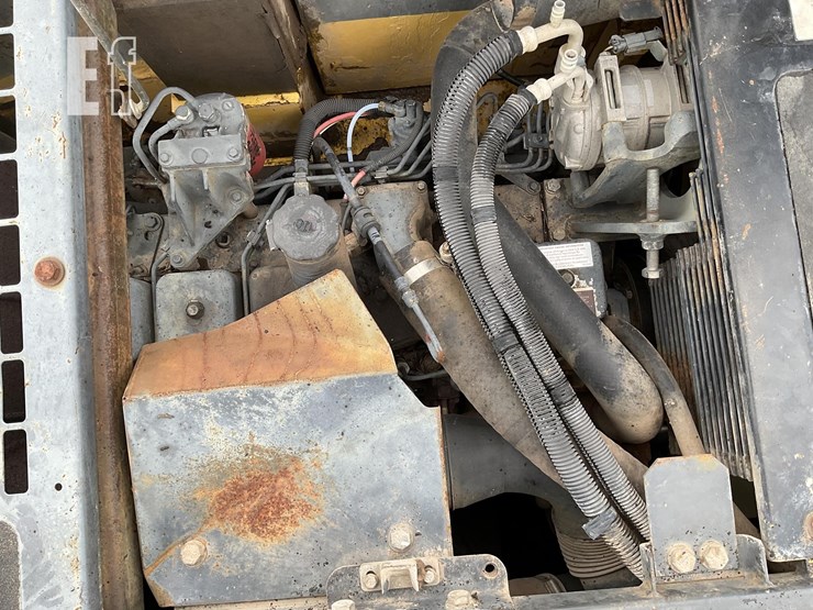 2010-komatsu-pc228-image-13