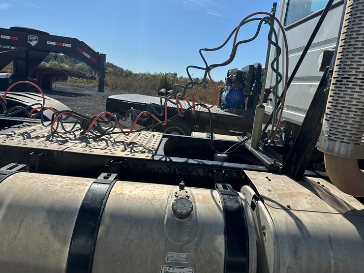 #32746-•-2014-mack-chu-t/a-daycab-truck-tractor-vin:-1m2an07y4em016702-image-41