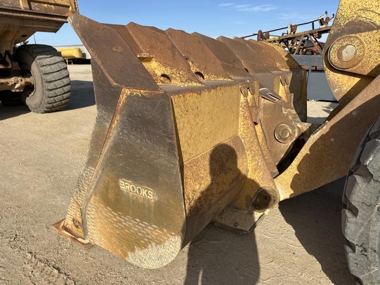 2002-deere-744h-image-10