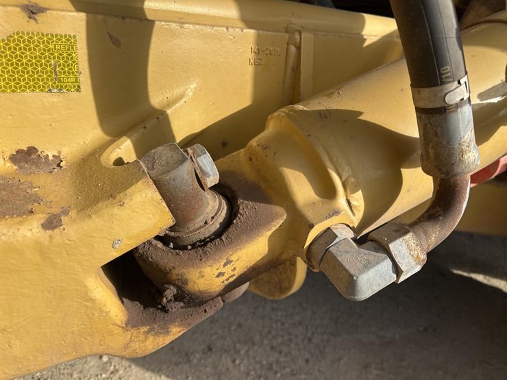 2010-caterpillar-740-image-23