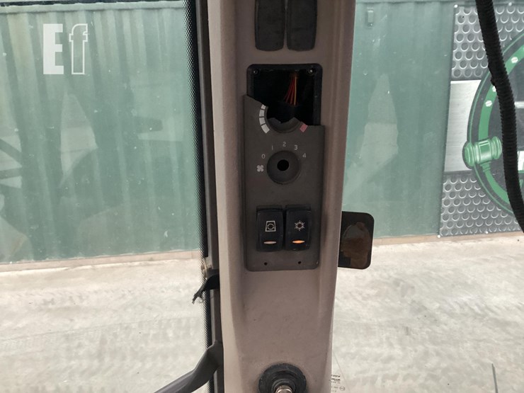 2012-volvo-bl70b-image-17