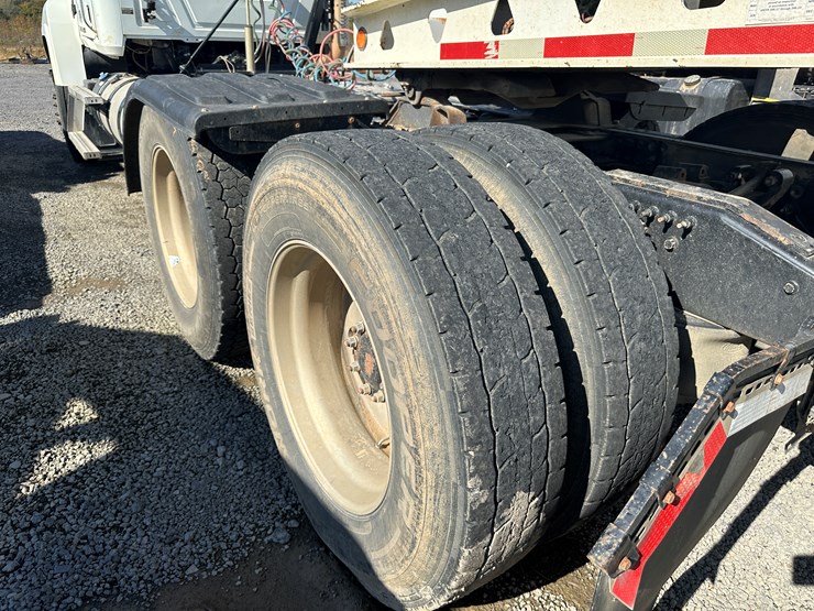 #32746-•-2014-mack-chu-t/a-daycab-truck-tractor-vin:-1m2an07y4em016702-image-8