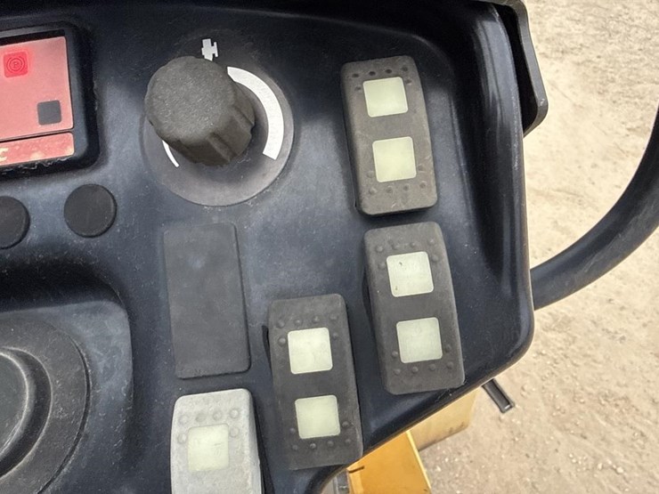 2009-dynapac-cc900-image-29