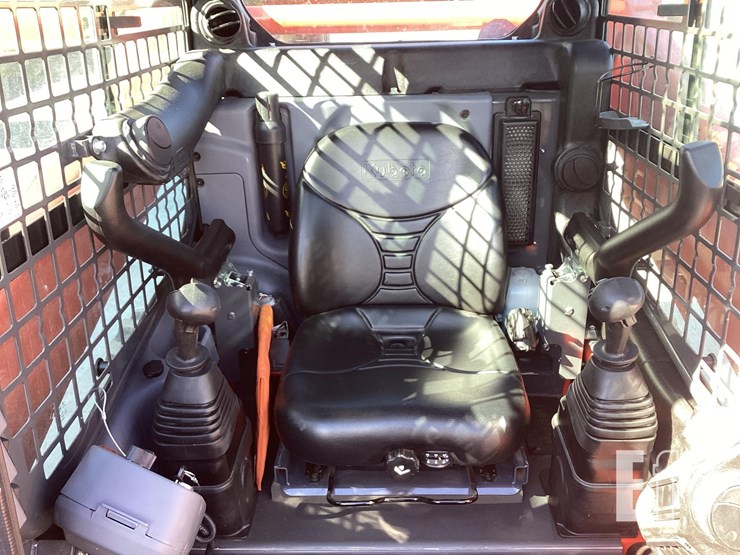 2025-kubota-ssv65-image-12