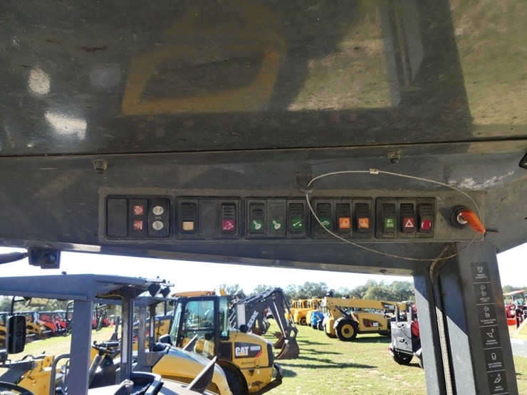 2021-deere-204l-image-18