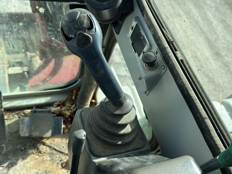 takeuchi-tb145-image-41