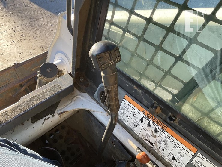 2005-bobcat-t300-image-16