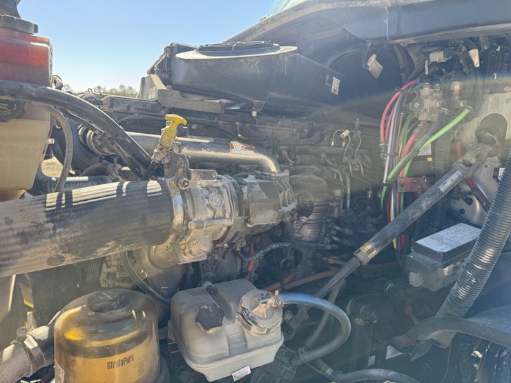 #4649-•-2014-freightliner-125-day-cab-truck-image-8